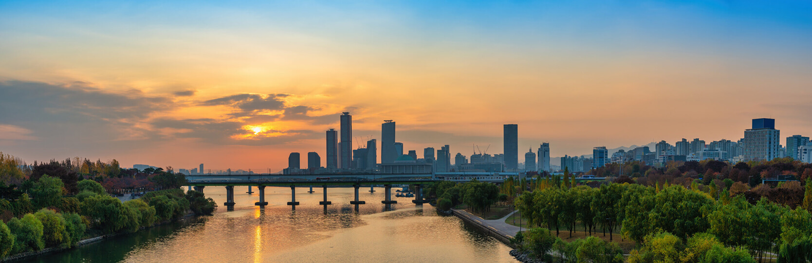 Sunset skyline of Seoul, South Korea